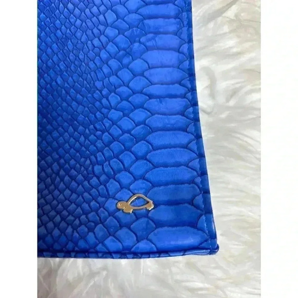 Carpisa Travel Bag Faux Crocodile Leather Royal Blue - Picture 2 of 10